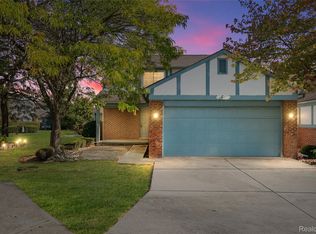 15721 Huntcliff Dr, Macomb, MI 48044