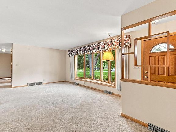 5th image of 181 Highview DRIVE