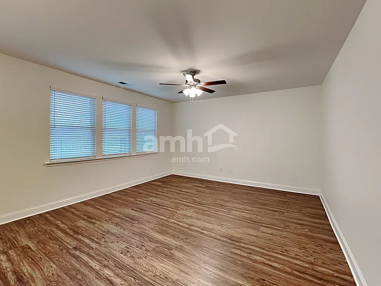 1410 Ashlyn Ct — Photo 8