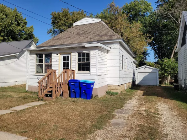 151 3rd Ave NW, Oelwein, IA 50662