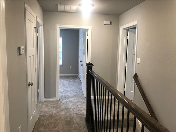 5th image of 305 Carver St