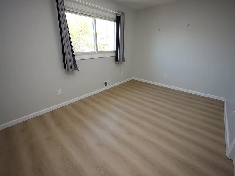 178 Spratt Ave — Photo 11