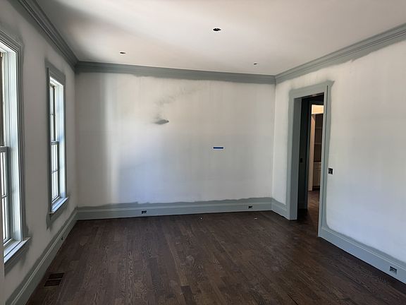 3rd image of 903 Buford Pl
