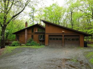 128 Cedar Ln, Canadensis, PA 18325