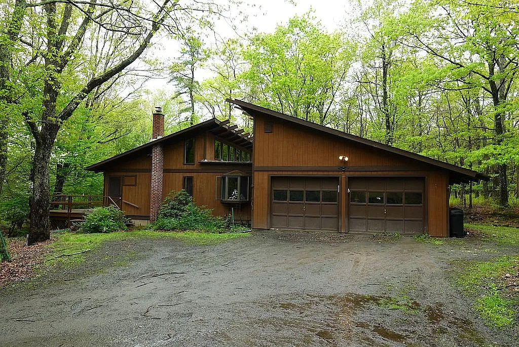128 Cedar Ln photo 1