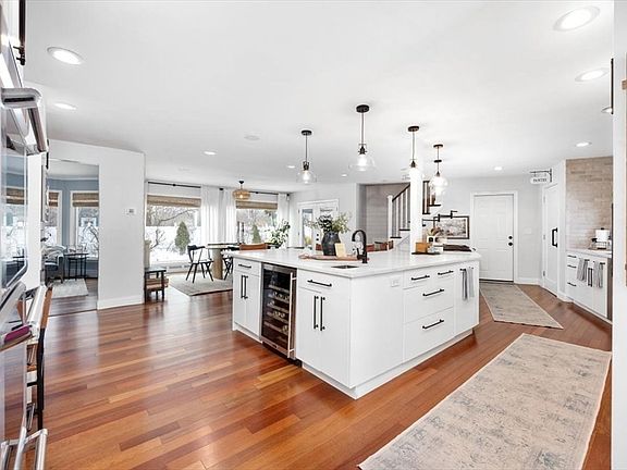 4th image of 11 Brookline Rd