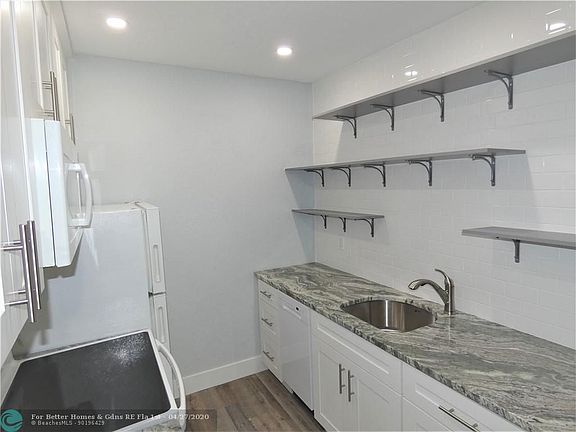 3rd image of 2424 SE Seventeen Street Cswy #115B
