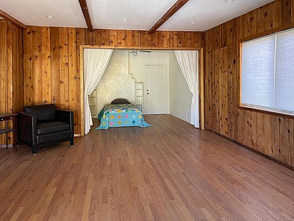 3rd image of 3756 Collis Ave