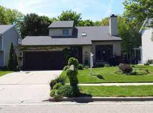 7938 W Oakbrook Cir, Madison, WI 53717