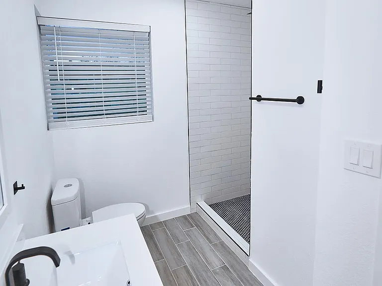 3300 Tom Green St #6 — Photo 20