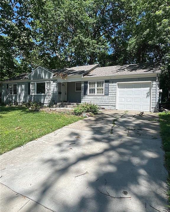 1st image of 8430 W 86th St