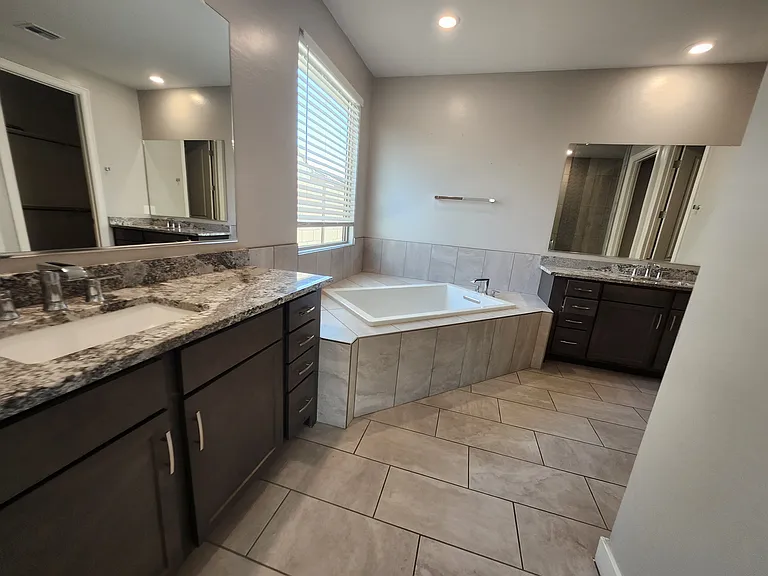 18380 W Sandlewood Dr — Photo 9