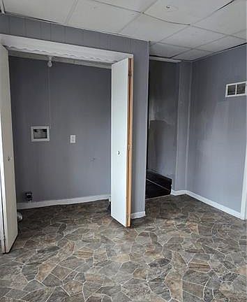 5th image of 2022 Van Brunt Blvd