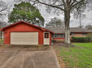 122 N 5th St, Sealy, TX 77474