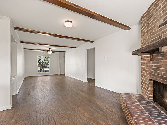4th image of 1013 Oak Hurst Dr