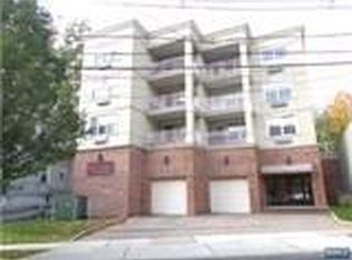 547 Gorge Rd #4AA, Cliffside Park, NJ 07010