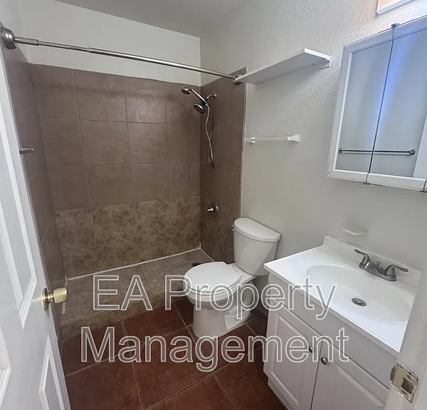 1702 Halo Cir SE — Photo 18