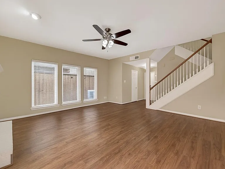 2413 Potomac Dr #D — Photo 6