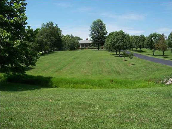 2nd image of 5173 Orphan Ln
