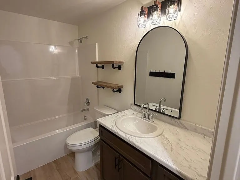 218 W Nevada St — Photo 10