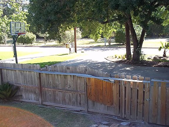  fenced in back yard with lots of privacy