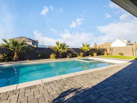 5th image of 619 E Royal Ridge Dr