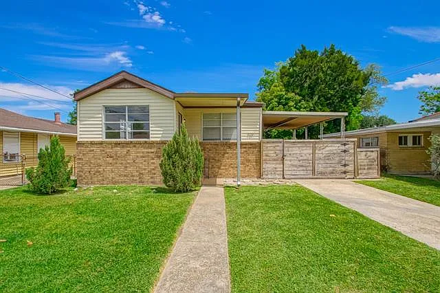 429 Olive Ave — Photo 1