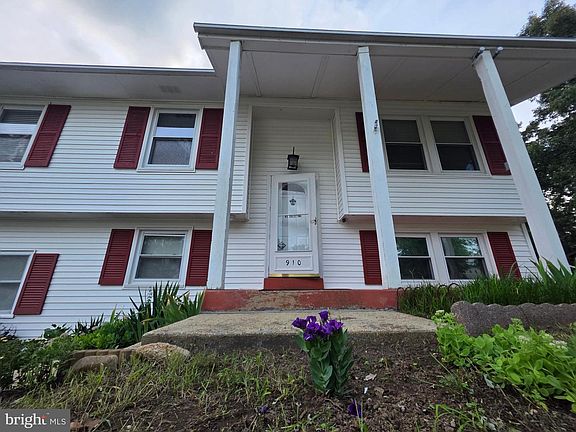 4th image of 910 McIver Dr