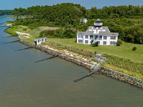 9454 Westerhouse Rd, Machipongo, VA 23405