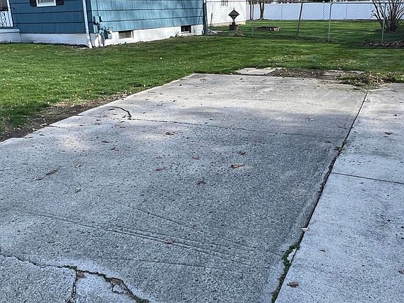 4th image of 1265 Latham Ave