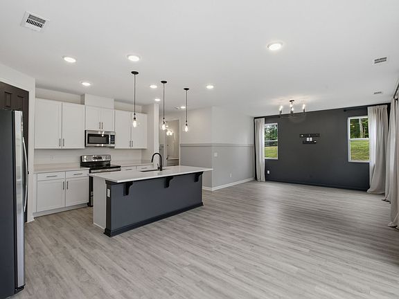 4th image of 121 Timber Crest Trl