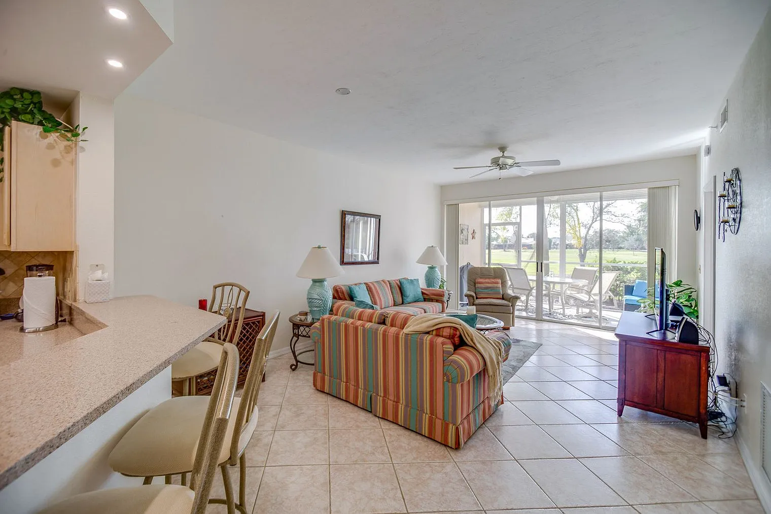 2 bed, 2.0 bath, 1194 sqft, $2,322 — Photo 4