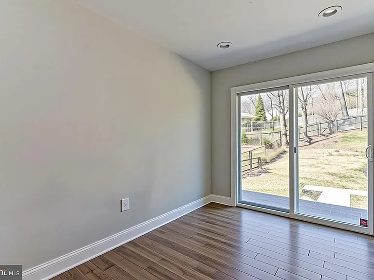 415 Ritchie Pkwy — Photo 7