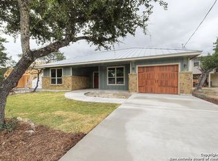 974 Paradise Dr, Canyon Lake, TX 78133