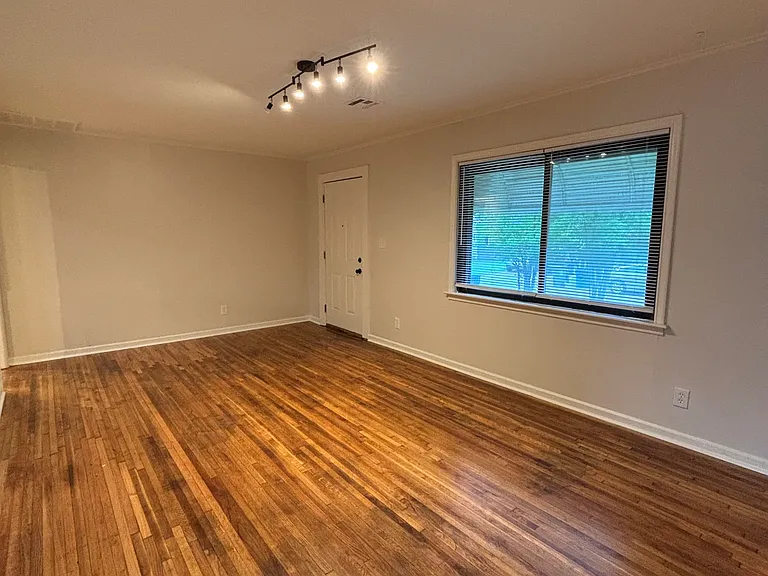 2725 N Boulder Ave — Photo 2