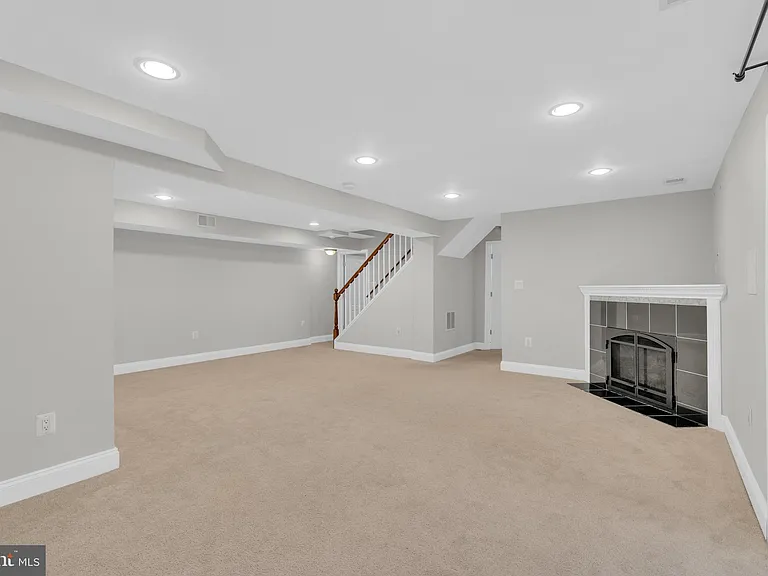 7205 Van Ness Ct — Photo 34