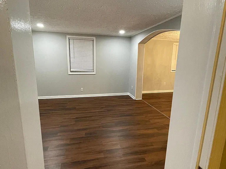 919 Carter St — Photo 11