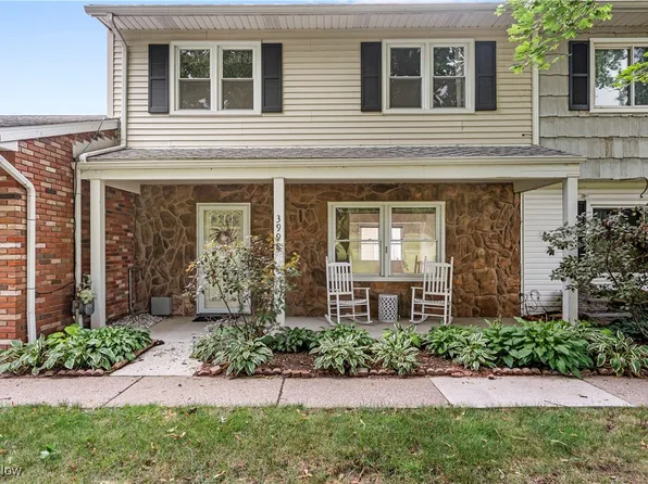 3998 Townhouse Ln, Uniontown, OH 44685