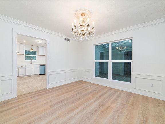 3rd image of 8322 Oak Moss Dr