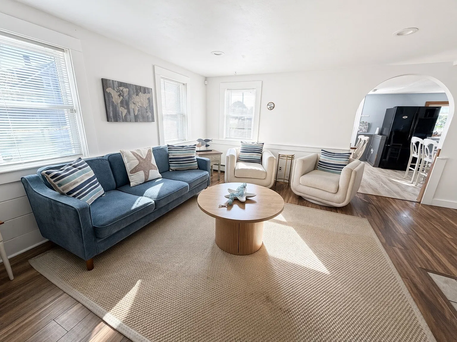 3 bed, 1.0 bath, 1194 sqft, $4,000 — Photo 1