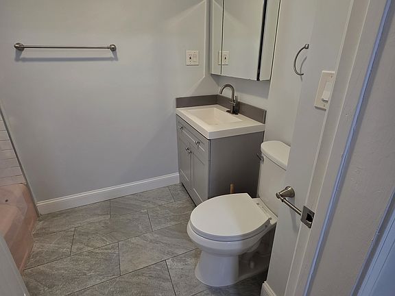5th image of 9 Hamilton Ave Floor 2