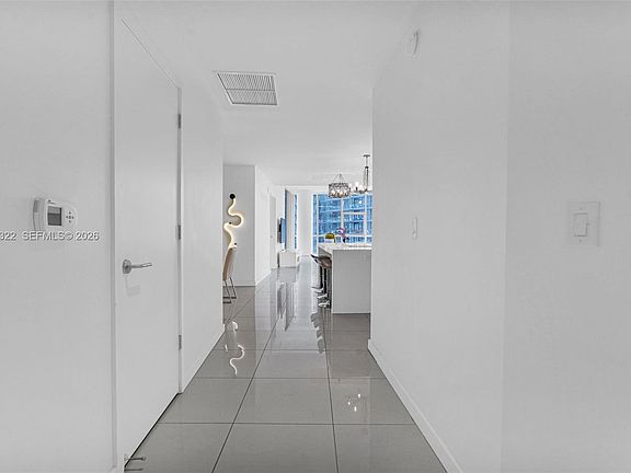 2nd image of 851 NE 1st Ave Unit 2912