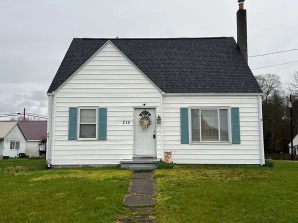 215 Fairview Dr, St. Marys, WV 26170