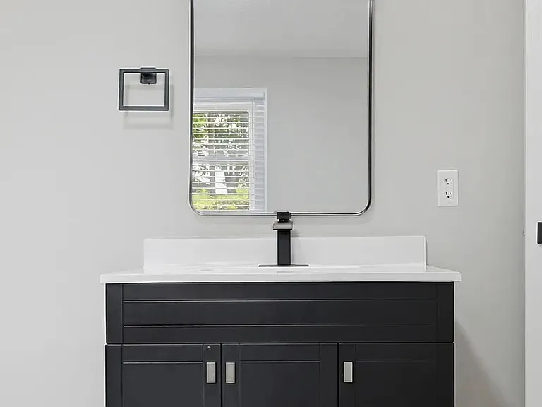 504 Harris St — Photo 13