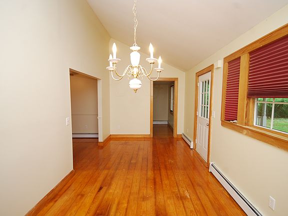 3rd image of 142 Bellport Ave