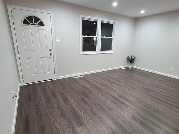 4th image of 604 Cabot Dr