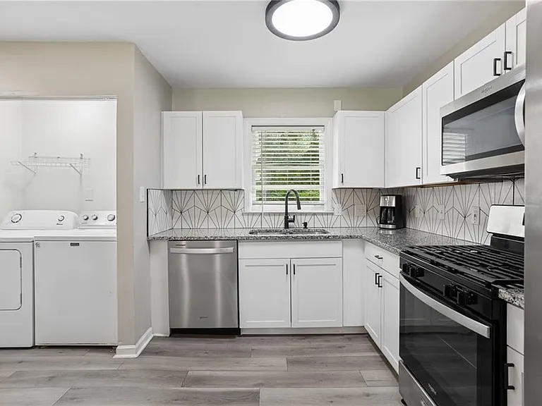 6385 Lobelia Rd SW — Photo 9