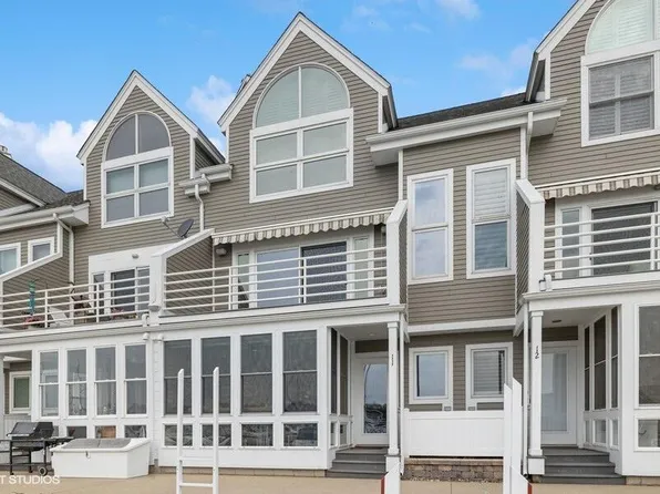 409 Lake Dr Suite 11, New Buffalo, MI 49117