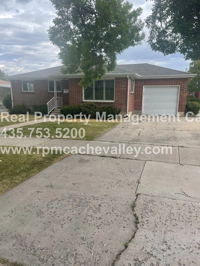 5 bedroom home close to USU! Pet friendly. — Photo 2