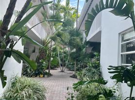 901 Meridian Ave, Miami Beach, FL